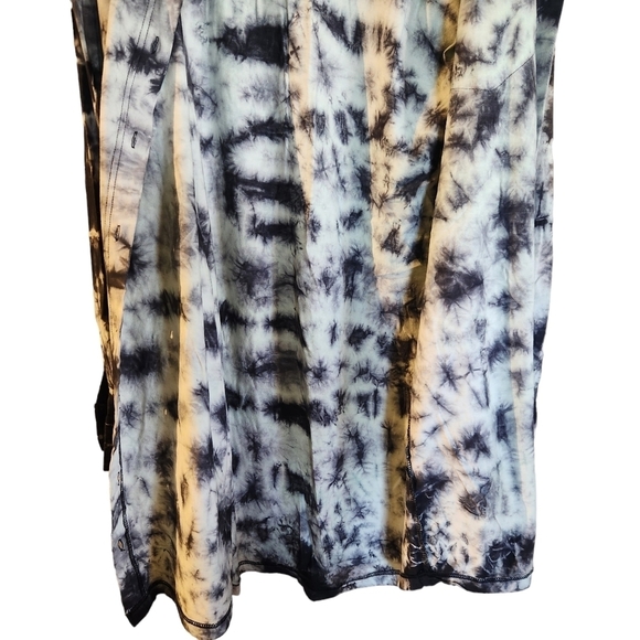 Missguided shirt dress with button front in tie dye white blackish purple - Picture 7 of 13